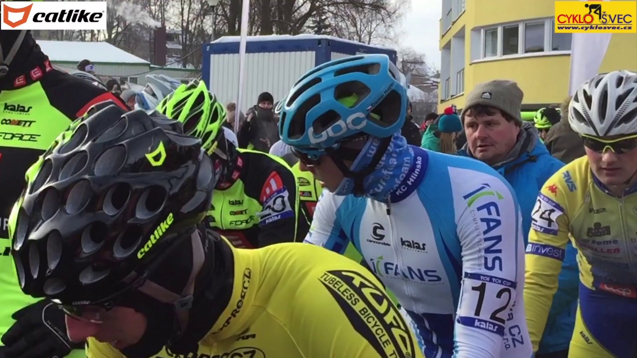 Pády, mráz a nepodařený start na mistrovství republiky v cyklokrosu- FULL HD