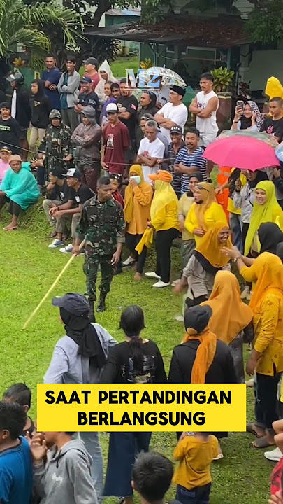 momen lucu ketika prajurit TNI menertibkan emak-emak saat nonton pertandingan bola ‼️#emakemak #tni