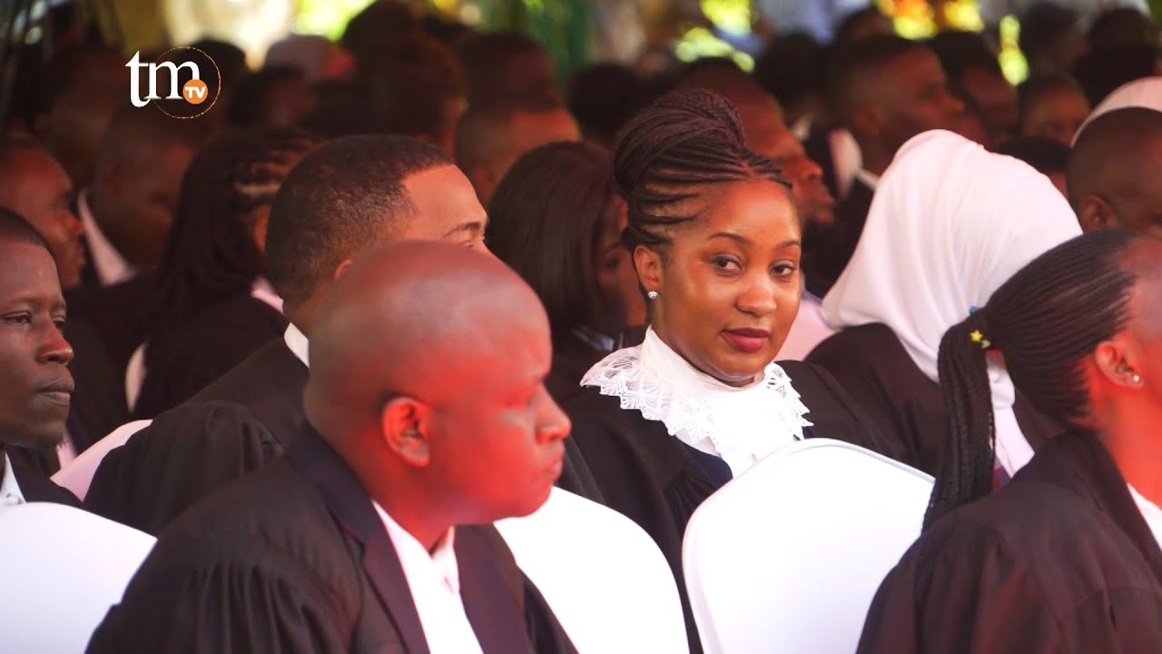 MAWAKILI:TUNASOMA LAKINI SIO RAHISI KUPATA KAZI | AMEAMUA YEYE MWENYEWE KUSOMA SHERIA