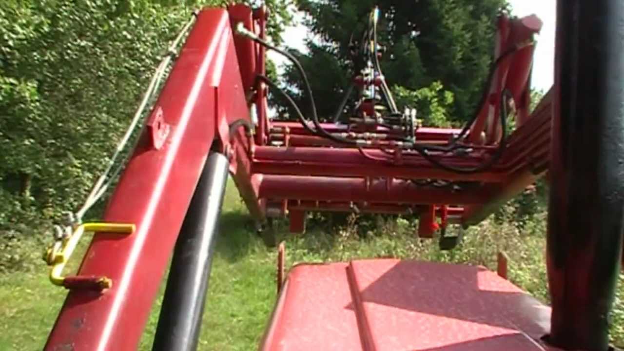 IHC 946 beim Holz-Stamm-Transport