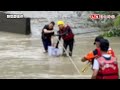 台南山區豪雨傳災情 南化水淹進民宅「孩童放收納箱」架繩索救出