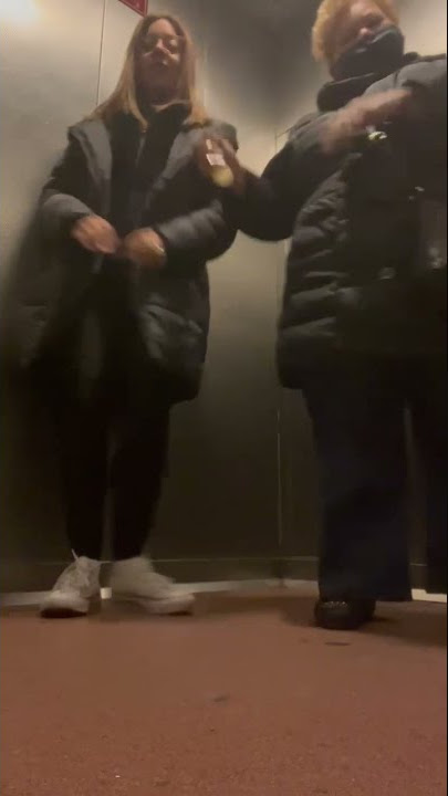 Lou & mami (pa ya voy) in elevator