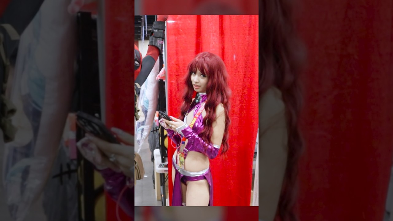 Starfire doesn't seem interested 😫 #deadpool #starfire #cosplay