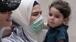 الطفلة جولي في حضن الإمارات | هيئة الهلال الأحمر الإماراتي