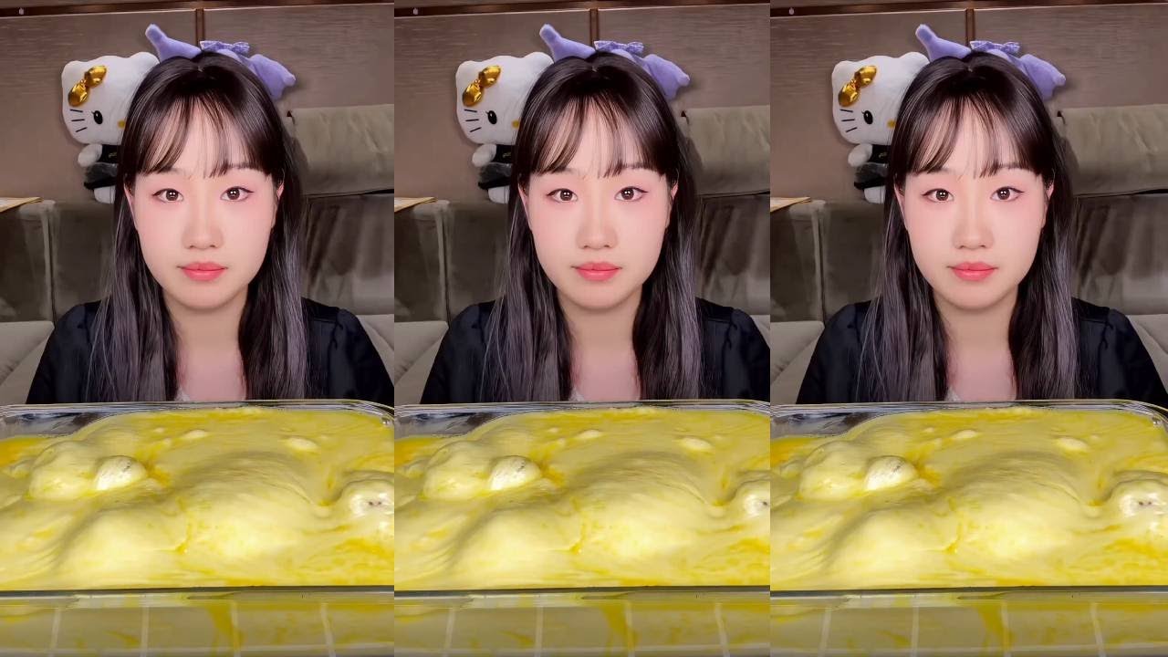 Immerse yourself in the world of cheese fried chicken, every bite is a delightful cheese pull!