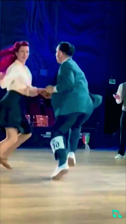 Dance Like the KING of Rock with Elvis Presley's Famous Moves 😱 #dancevideo #bestdance #epicdance