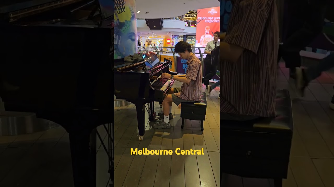 Piano Player at Melbourne Central Food Court | Walking Tour 