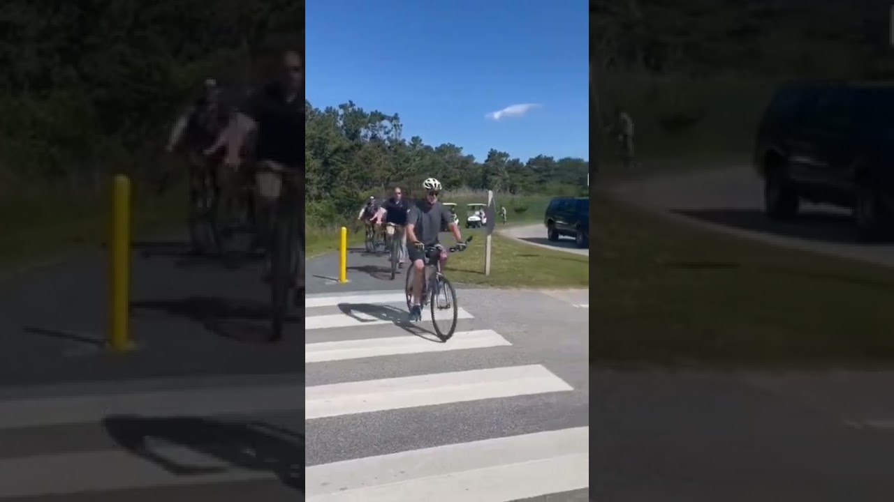 Президент Джо Байден на велосипедной прогулке |President Joe Biden falls off bike | 