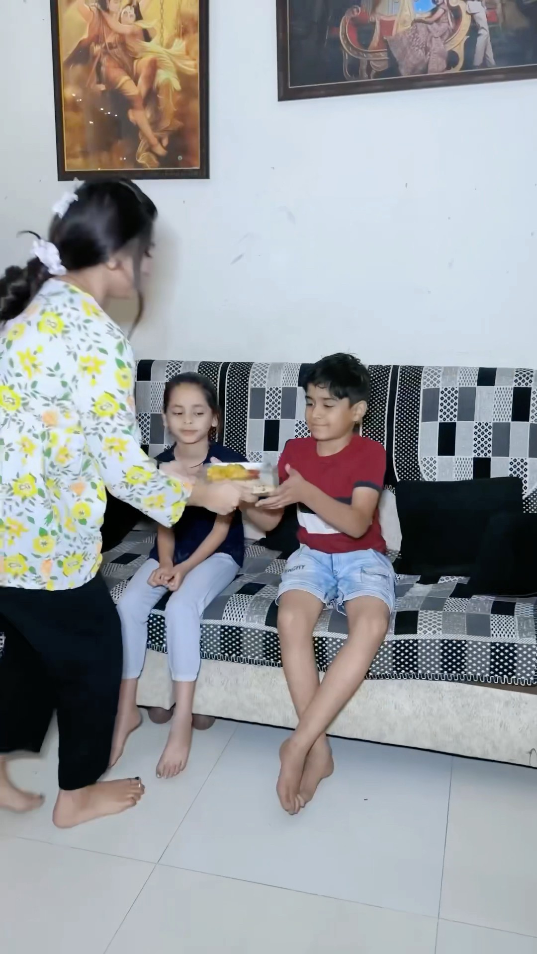 मेरे पति ने तो मुझे ख़ुश कर दिया?? #kajalsoni #funny #comedy #family #viralvideo @kajalsoni