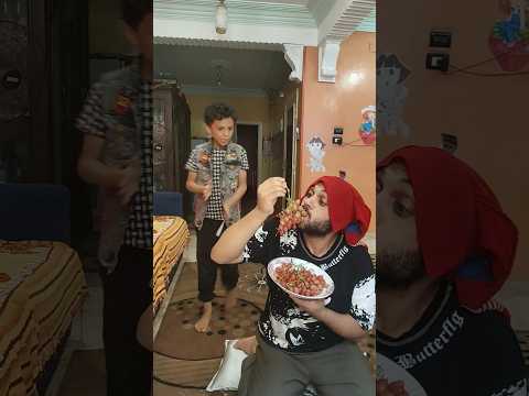 الام البخيله جدا والعنب