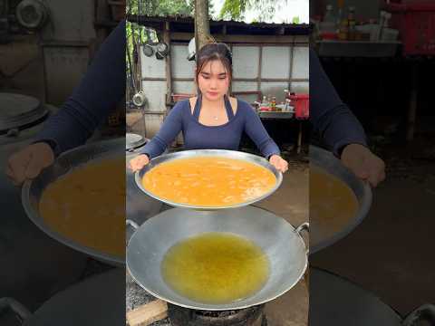 Cooking yummy deep fried egg yolk for fry noodle recipe