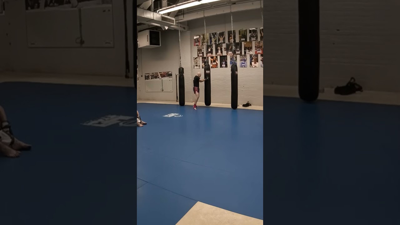 Muay Bouk knee drill for Muay Thai