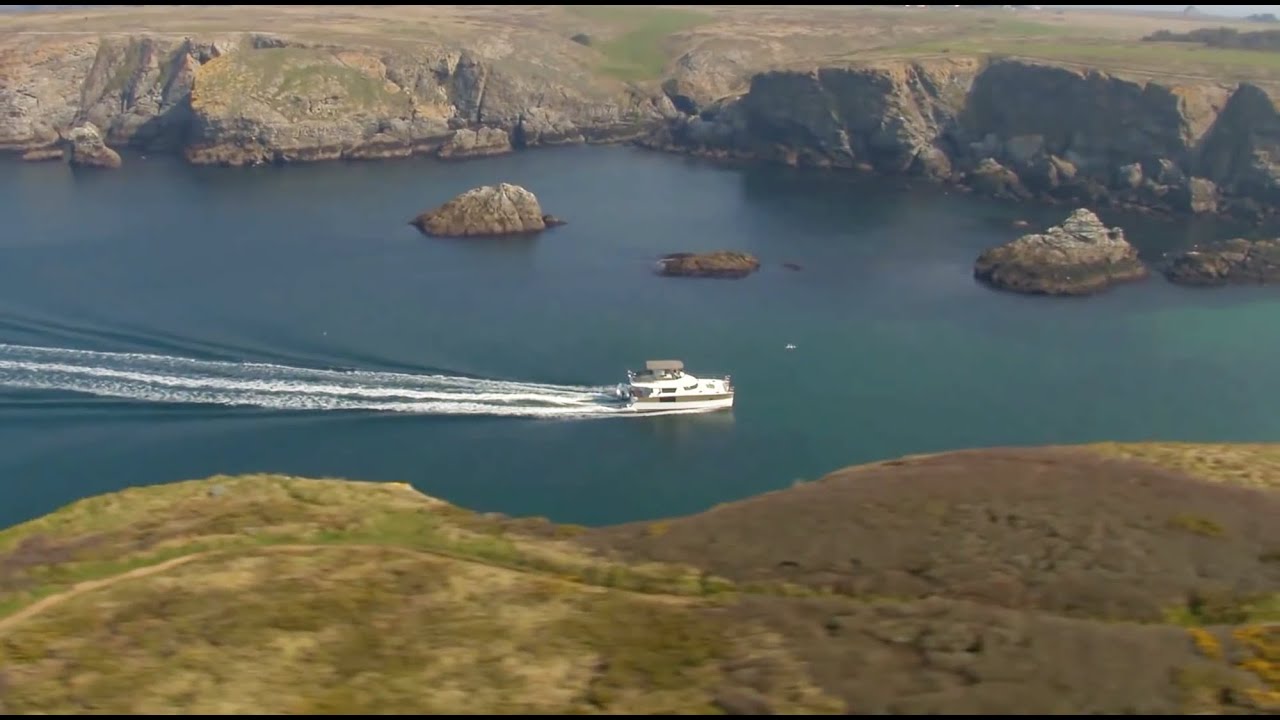 CUMBERLAND 47 LC - Fountaine Pajot MOTOR YACHTS (english version)