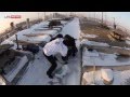 Прыжок подожженного человека с крыши в Новоалтайске