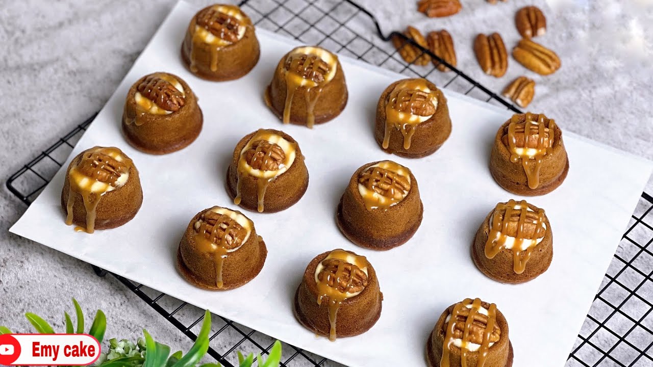 ميني كيك التمر بصوص الكراميل هشه جداً ولذيذه 👌🏻بطريقه سهله وسريعه ❗️#كيكة_التمر