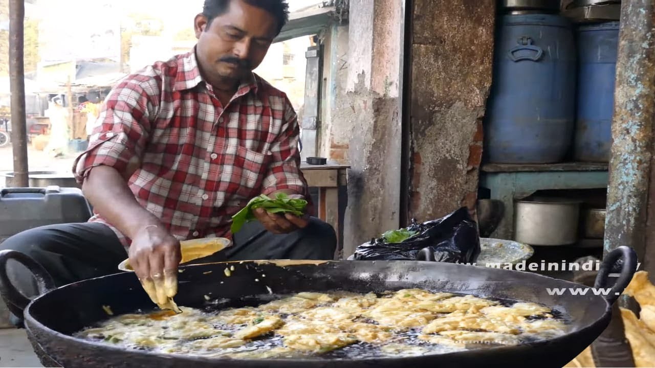 Hardworking Youngman Making Healthy Spinach Fritter | Palak Bhajji | STREET FOOD