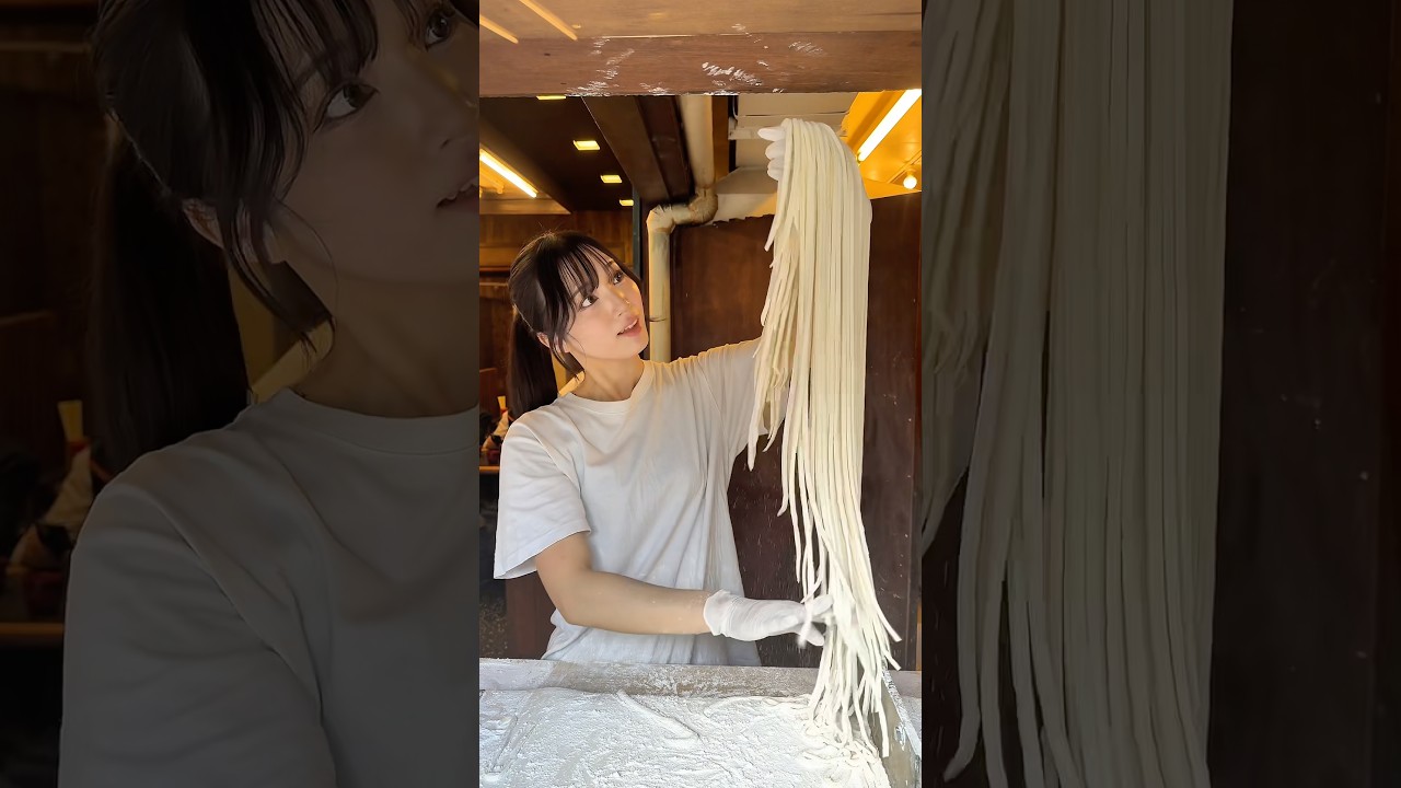 $4 udon in Japan 🇯🇵 #japanesefood #noodles #大好物は高カロリー