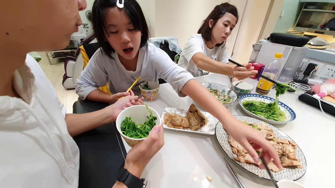 老婆說今天煮的很混亂｜全家一起吃晚餐很健康