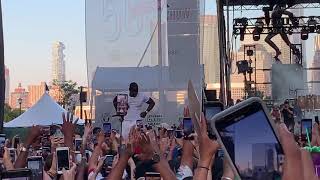 Akon - Beautiful (Live - Jersey City)