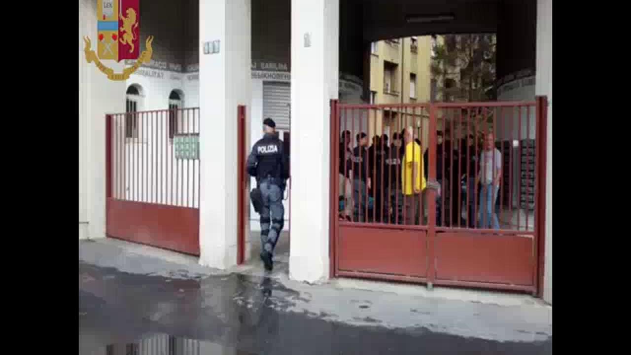 Occupazioni abusive, sgombero in via Palmanova a Milano: il blitz con 500 poliziotti