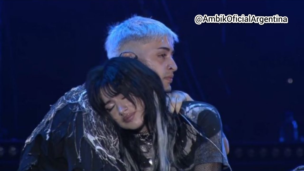 @ambbik y @TiagoPZK Cantando 