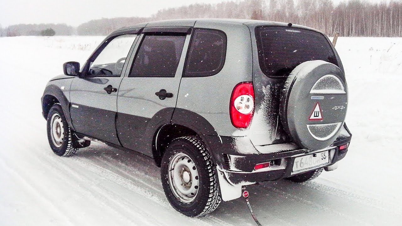 Снятие двери с автомобиля Шевроле Нива, замена втулок дверных петель ...