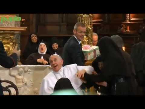 Видео: Монахиня-рэппер принимает папу Франциска в Колумбии