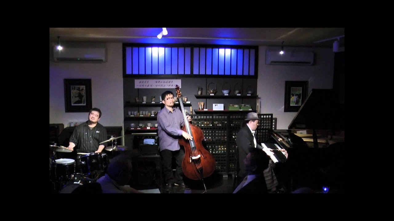 Assista a The Girl From Ipanema 久保田 浩(Pf)宮吉 英彰 (Ds)丹羽 肇 (Bs) no YouTube Assista a The Girl From Ipanema 久保田 浩(Pf)宮吉 英彰 (Ds)丹羽 肇 (Bs) no YouTube