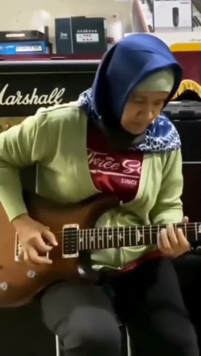 Emak Rocker Main Gitar Smoke On The Water - Deep Purple