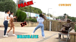 #Cowboy_prank in Brisbane Australia. funniest reactions. lelucon statue prank. luco patung