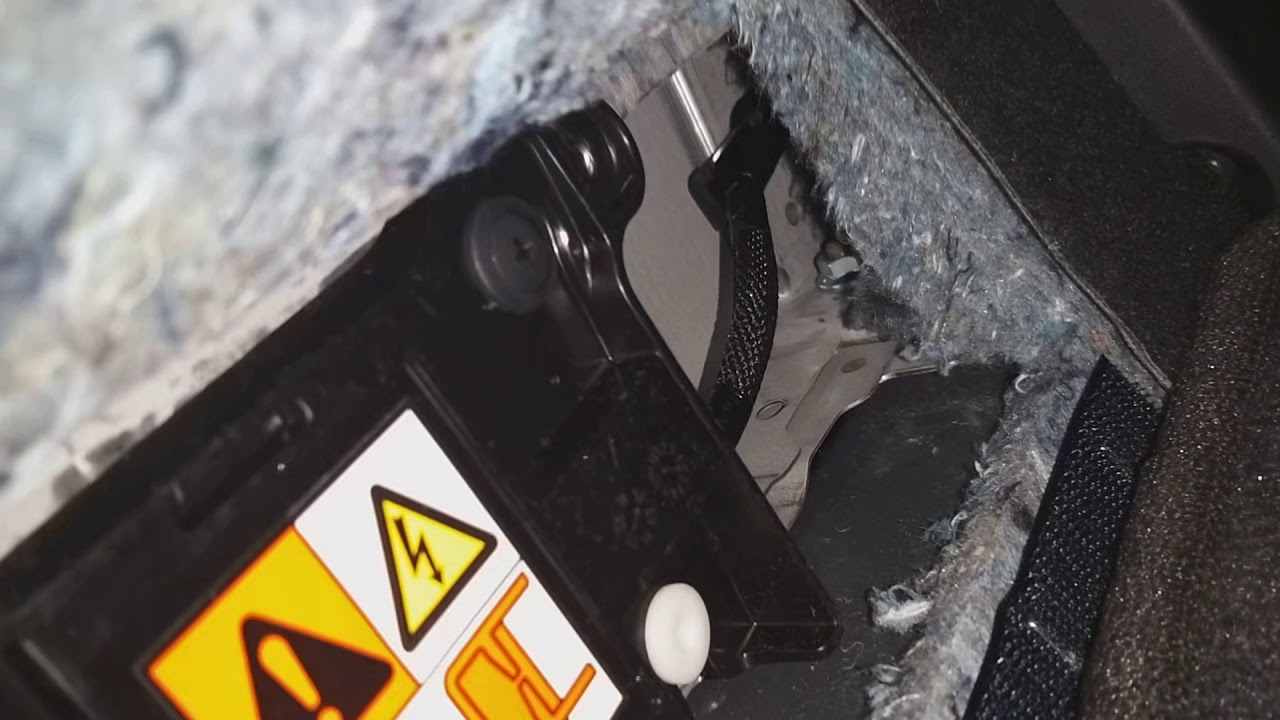 How to disconnect service plug of Highlander? hybrid YouTube