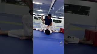 TAKWONDO ÉP DẺO THẤY NÓ ĐAU MÀ MÌNH NHỚ LẠI MÌNH CŨNG ĐAU