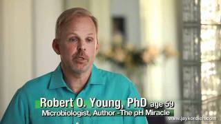 Dr. Robert Young on the Importance of Juicing