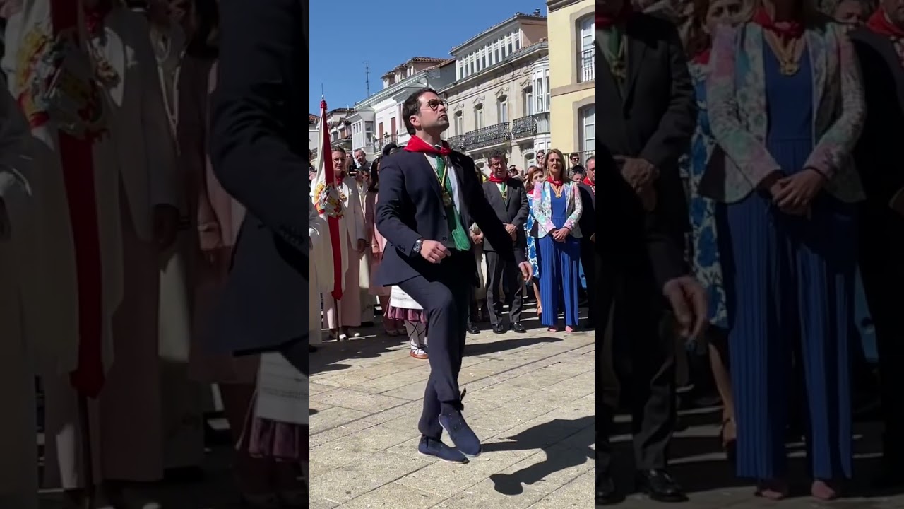 El Aurresku de honor del concejal del Partido Popular a la Virgen Blanca en Vitoria