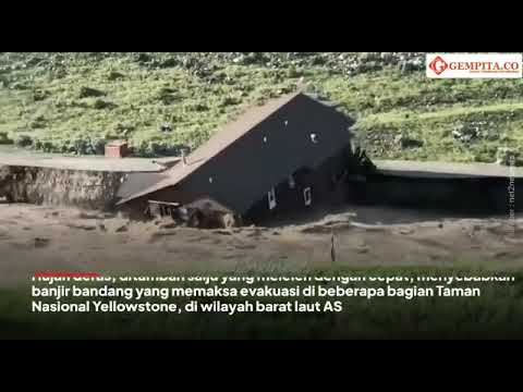 Detik-detik Rumah Hanyut Terbawa Banjir