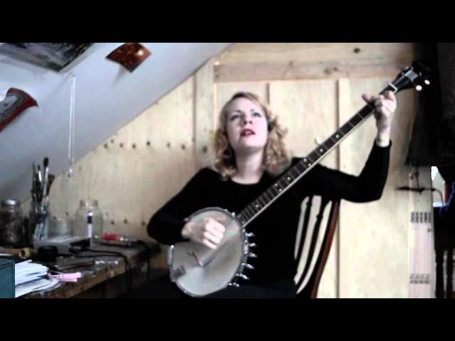 Traveller (Cover) by Meredith Moon - Clawhammer Banjo class=
