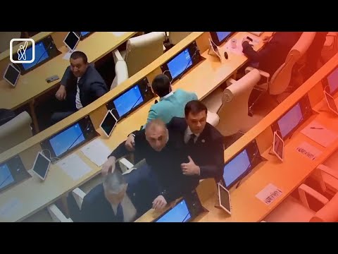 ხმაური და დაპირისპირება პარლამენტში