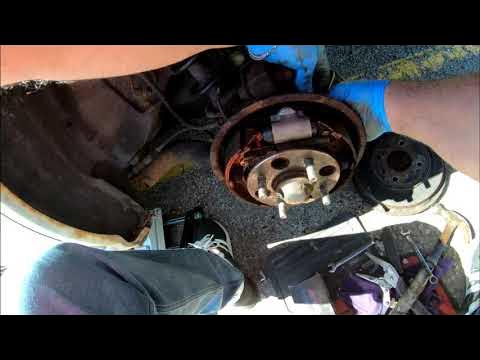 How To Replace Wheel Cylinder Honda,Civic,2002...... - YouTube