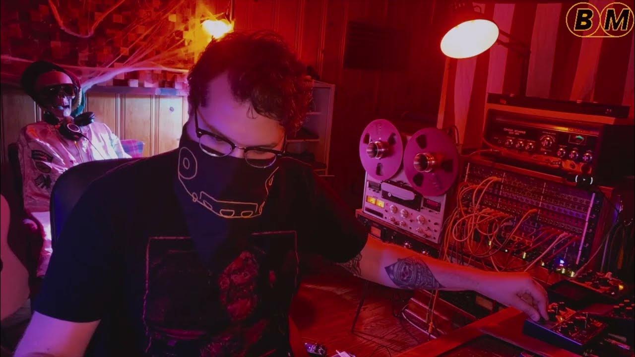 Dubinator feat. Seanie T - Police in Helicopter (Black Market Dub remix) Dubinator feat. Seanie T - Police in Helicopter (Black Market Dub remix)