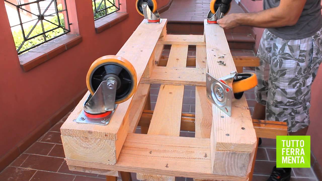 Pallet faidate come costruire un divanetto in legno di pallet in ... Costruire con il legno fai da te