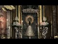 Oración de la noche con la Virgen del Pilar en penumbra