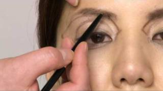 骨筋メイク ハイライト 下まぶた アイラインの基本 Youtube 骨筋メイク ハイライト 下まぶた アイラインの基本 Youtube