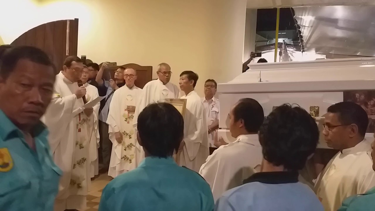 Detik-detik Uskup Padang Mgr Martinus Dogma Situmorang OFM Cap dibawa ke Gereja Katedral Padang