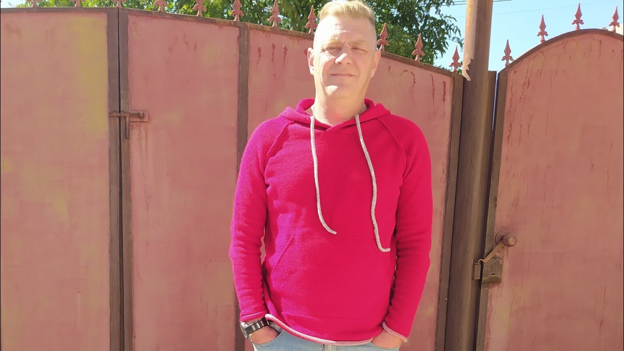 Толстовка с капюшоном и карманом кенгуру на любой вязальной машине.