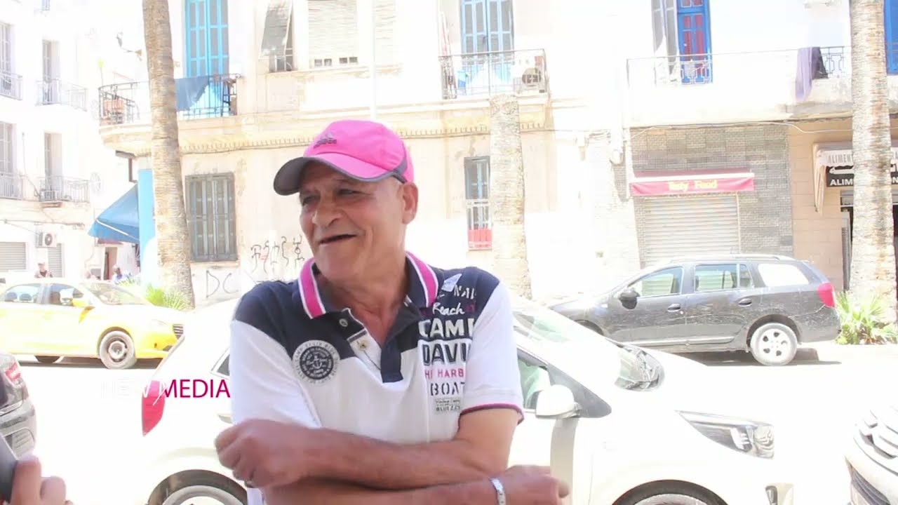 مربي الافاعي كان يشتغل عند العائلة المالكة في الامارات.تم جلدو لأنه شرب خمر😴​نرقد مع 10 ثعابين 😱​🐍​