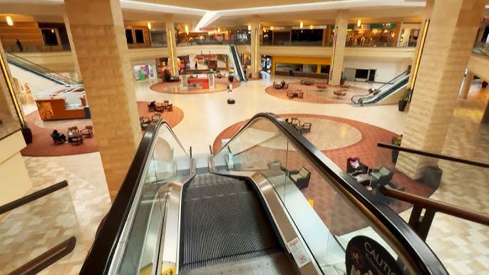 Why Are Malls Turning Into Ghost Towns
