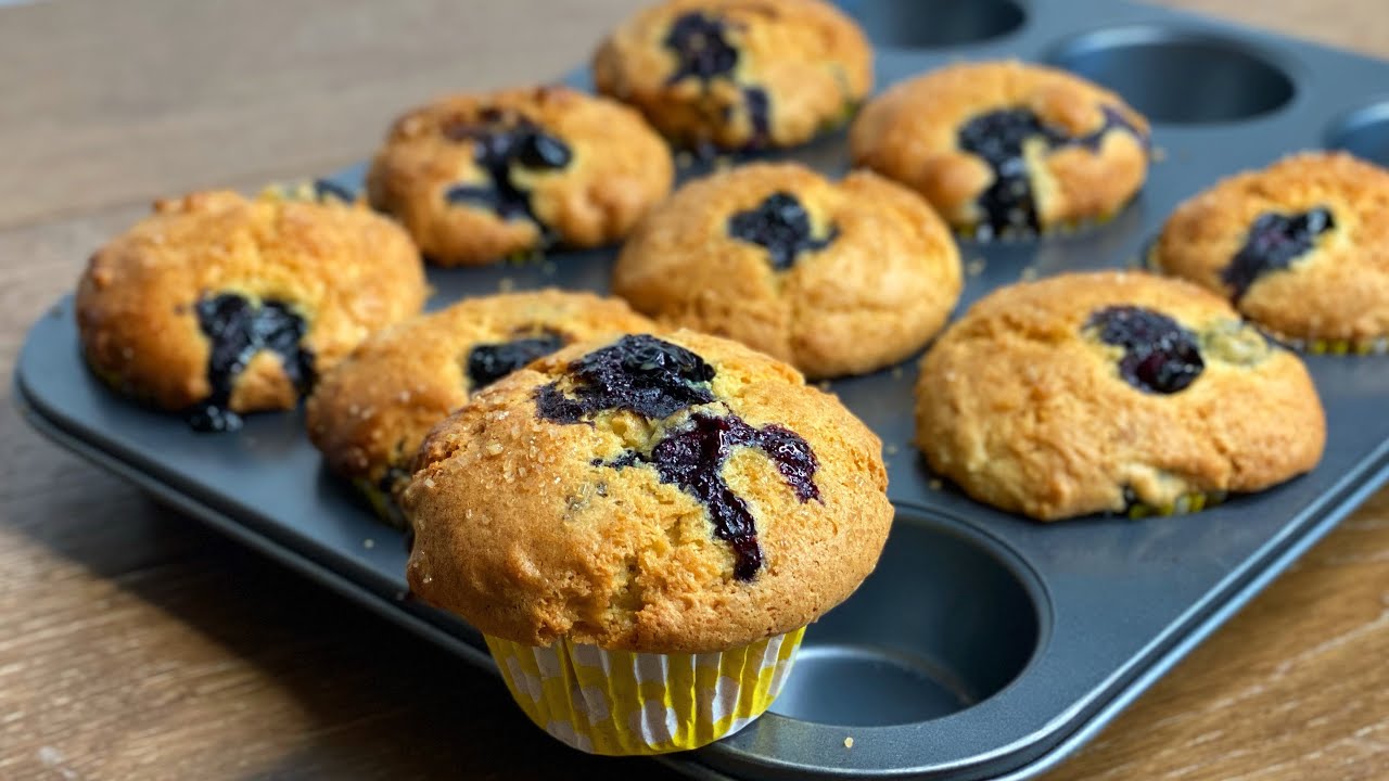 Приготовьте эти простые черничные маффины к чаю, и вся ваша семья будет в восторге.
