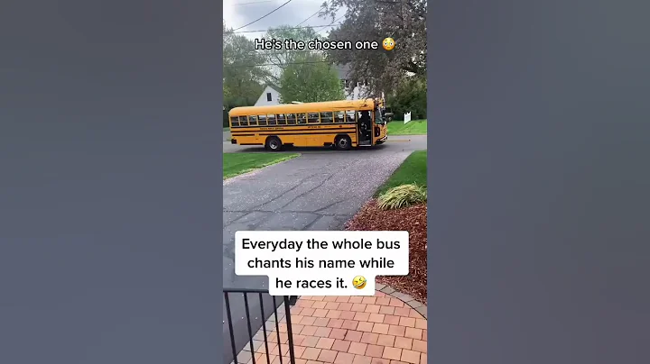 The kids chanting his name to race the bus 😂👏 | #shorts - DayDayNews