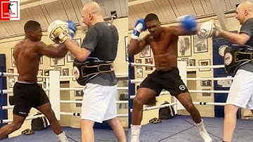 MUST SEE 😳 ANTHONY JOSHUA HITTING THE PADS IN TRAINING CAMP FOR KUBRAT PULEV