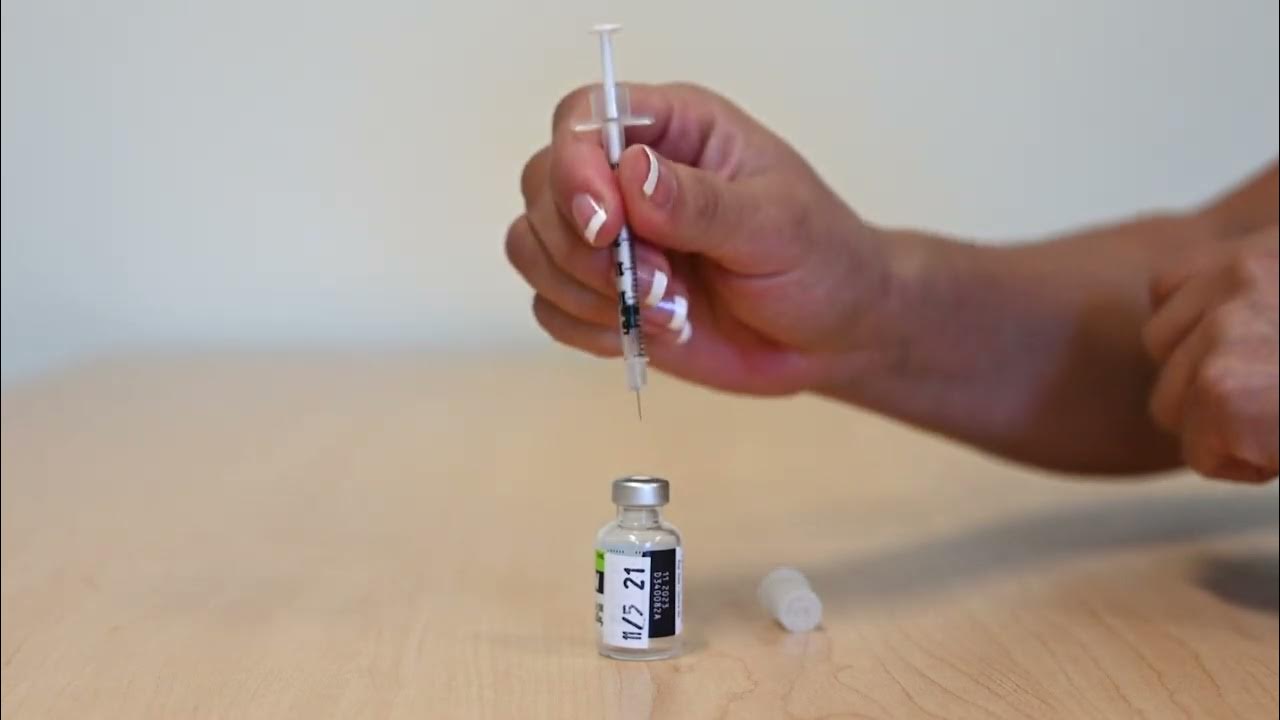 Injecting insulin with a vial and syringe (Spanish) YouTube